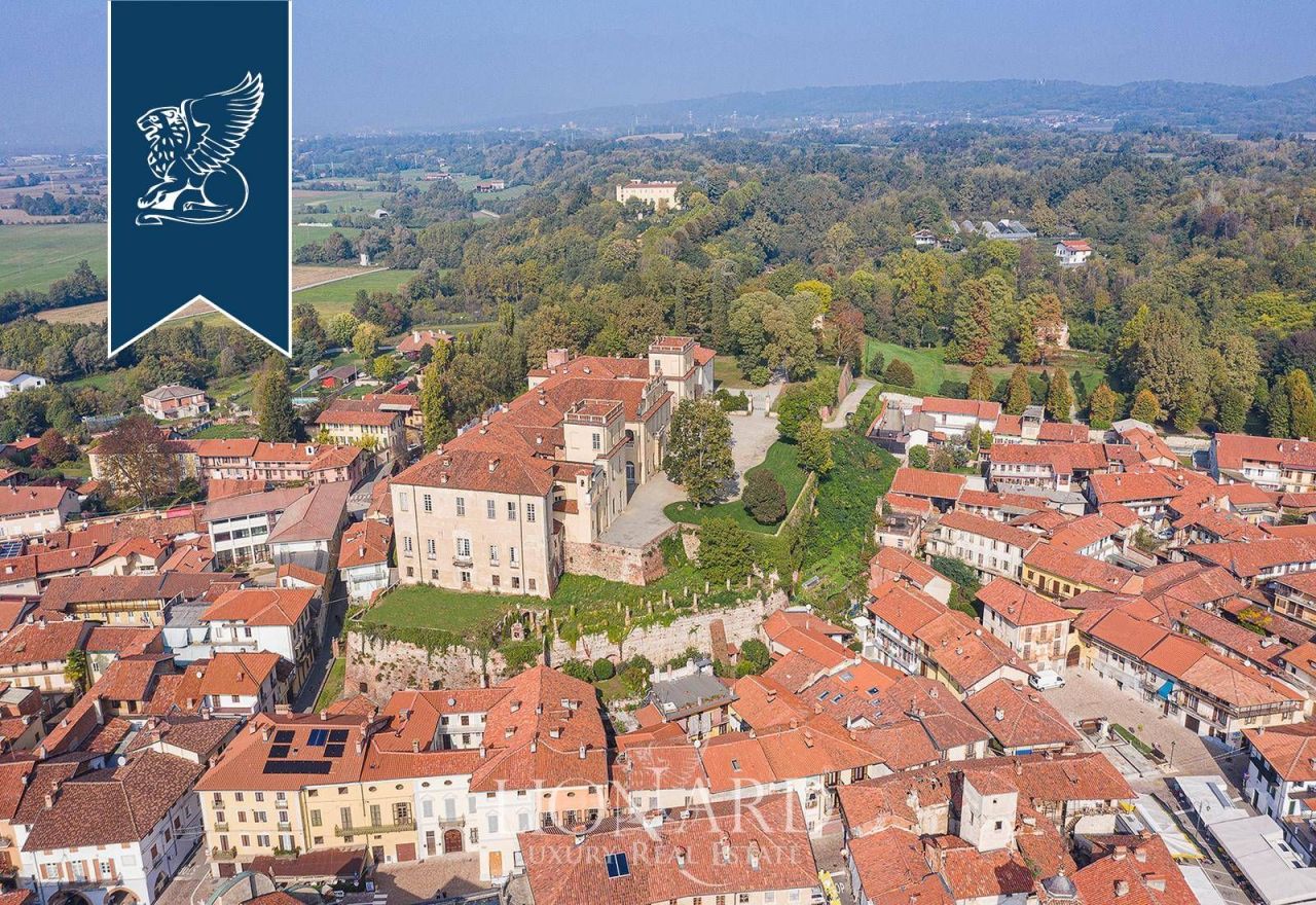 Замок в Турине, Италия, 7 540 м² - фото 8