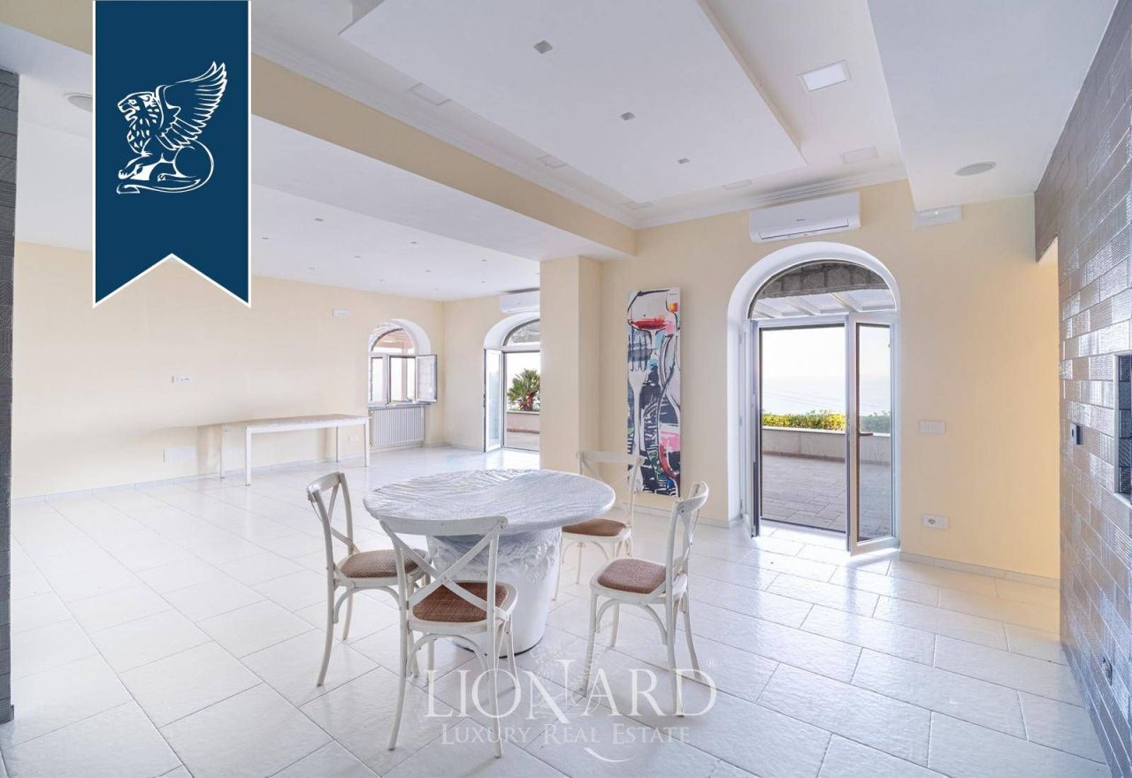 Вилла в Неаполе, Италия, 350 м² - фото 16