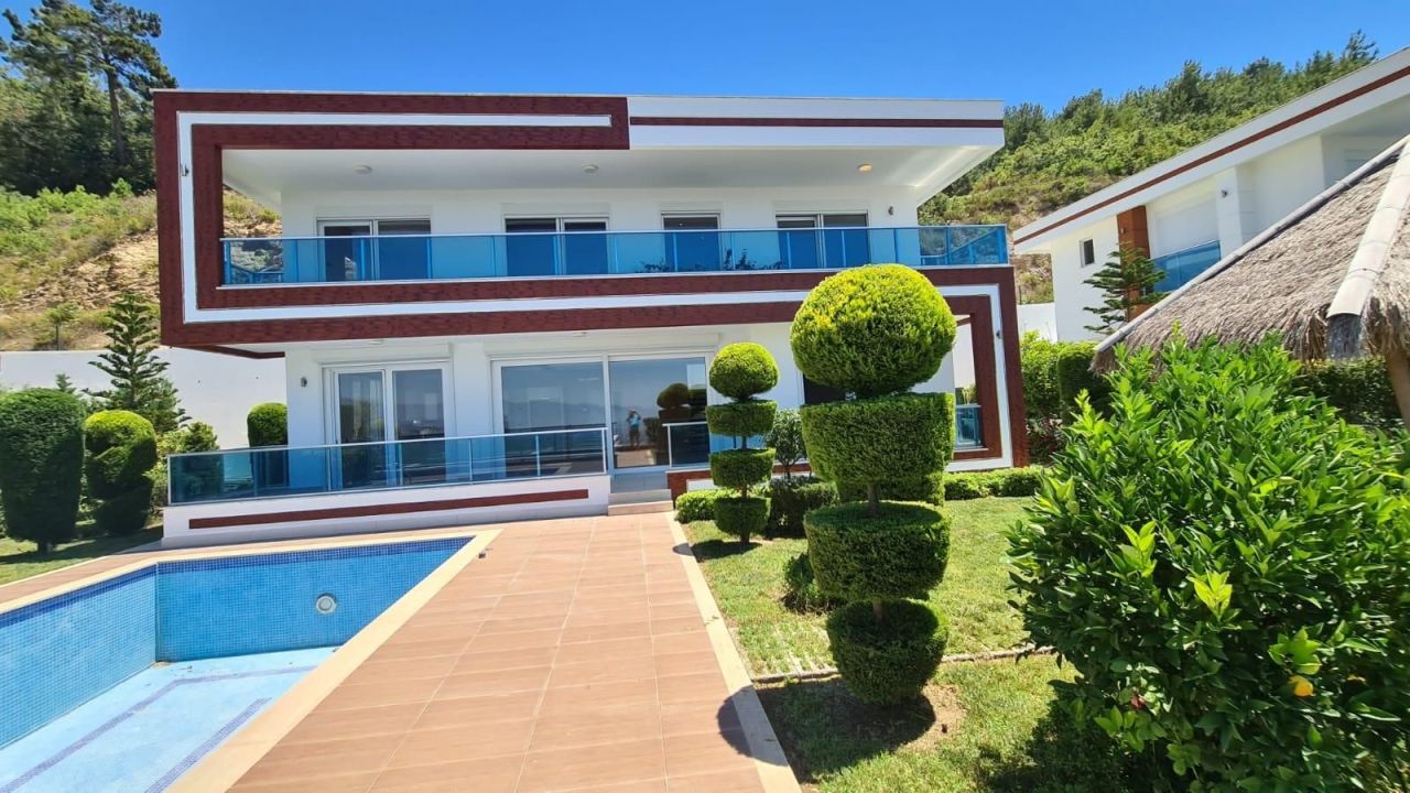 Вилла в Алании, Турция, 300 м² - фото 1