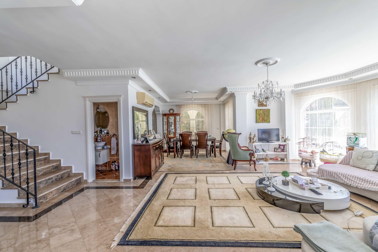 Вилла в Алании, Турция, 300 м² - фото 1