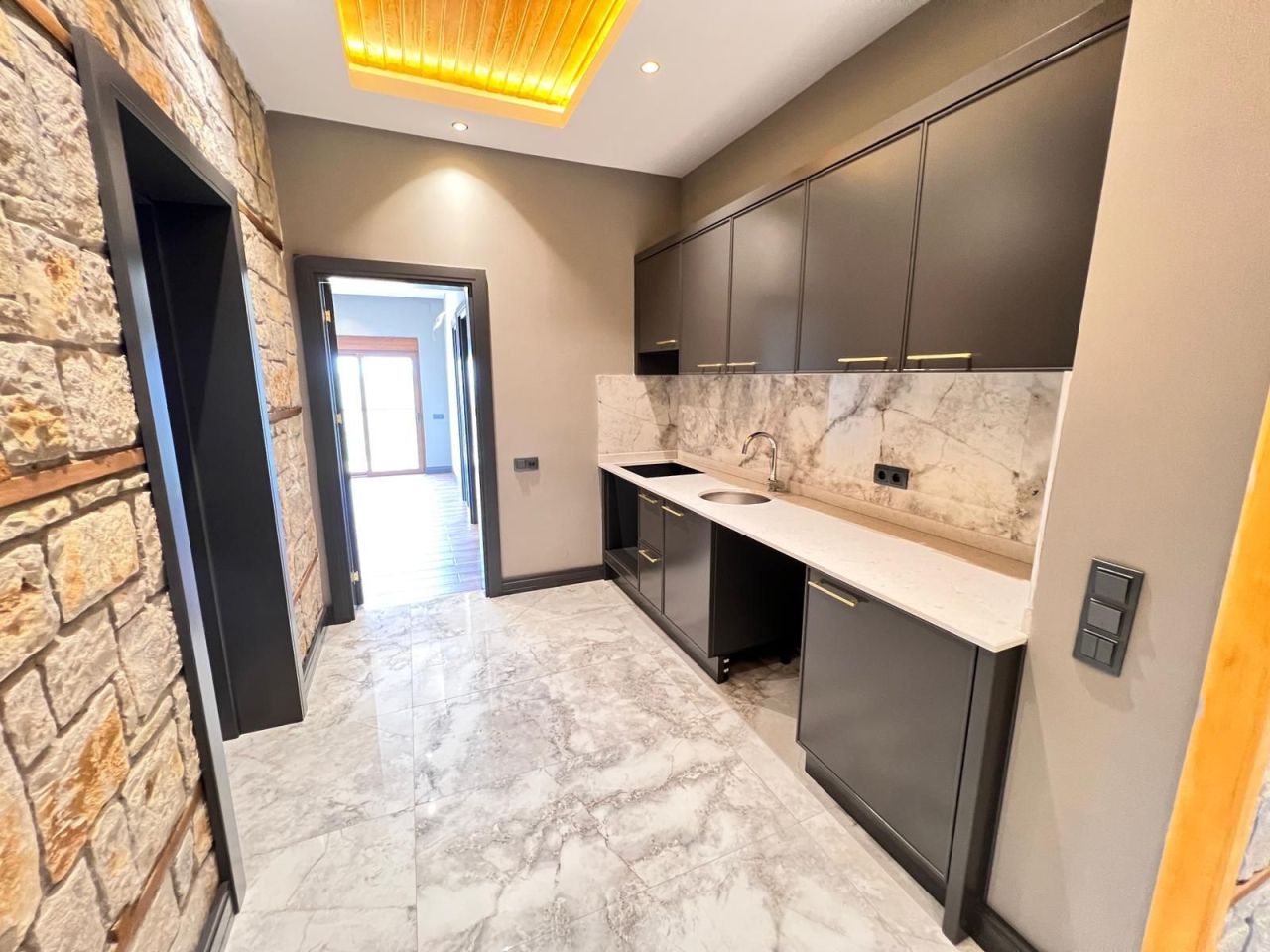 Вилла в Конаклы, Турция, 500 м² - фото 1