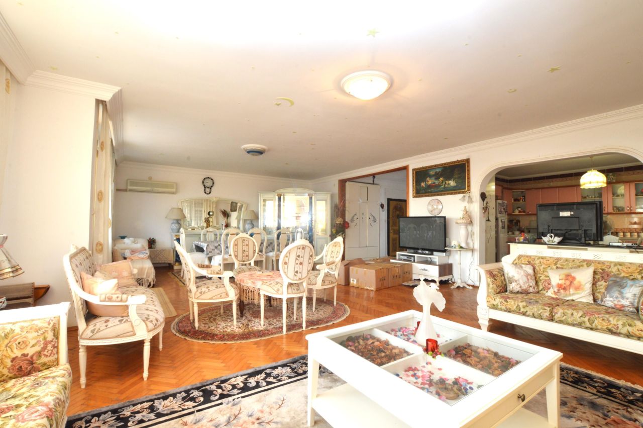 Квартира в Алании, Турция, 260 м² - фото 1