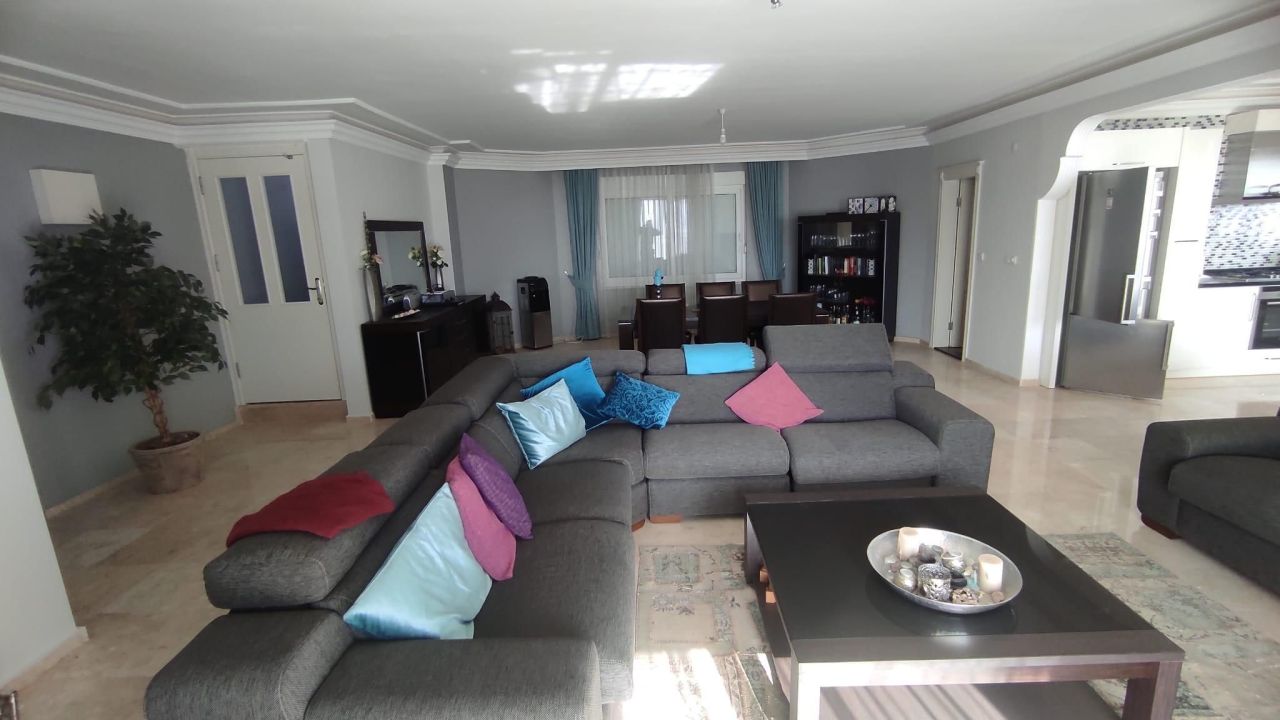 Квартира в Алании, Турция, 300 м² - фото 1