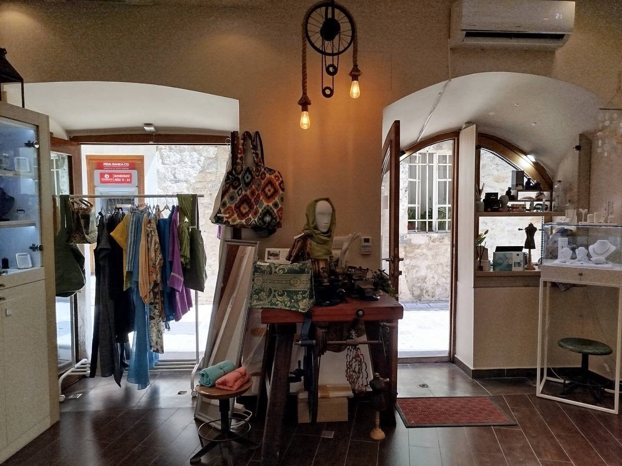 Магазин в Будве, Черногория, 33 м² - фото 3