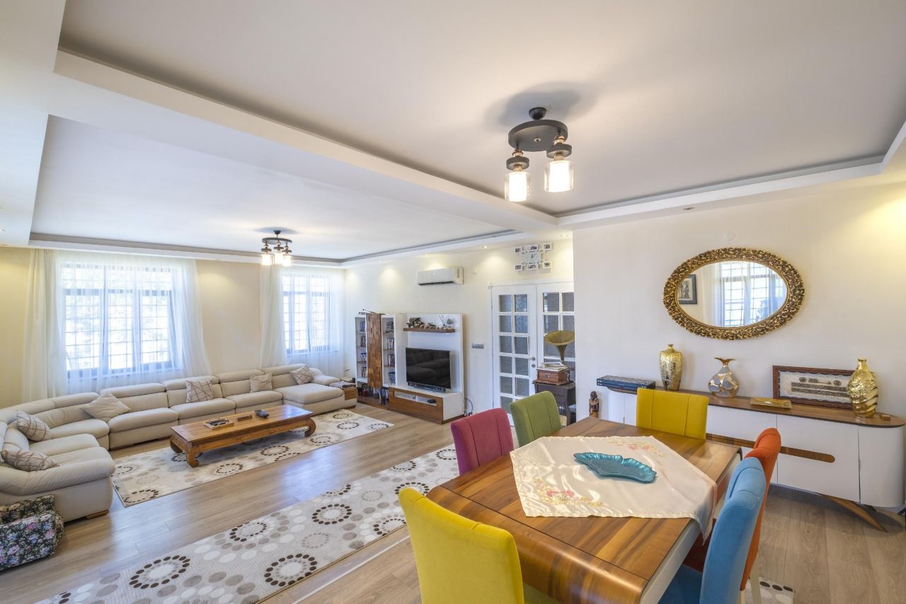 Вилла в Алании, Турция, 280 м² - фото 1