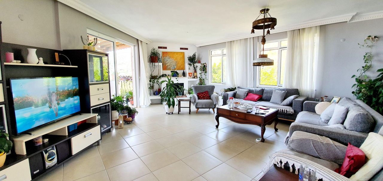 Вилла в Алании, Турция, 380 м² - фото 1