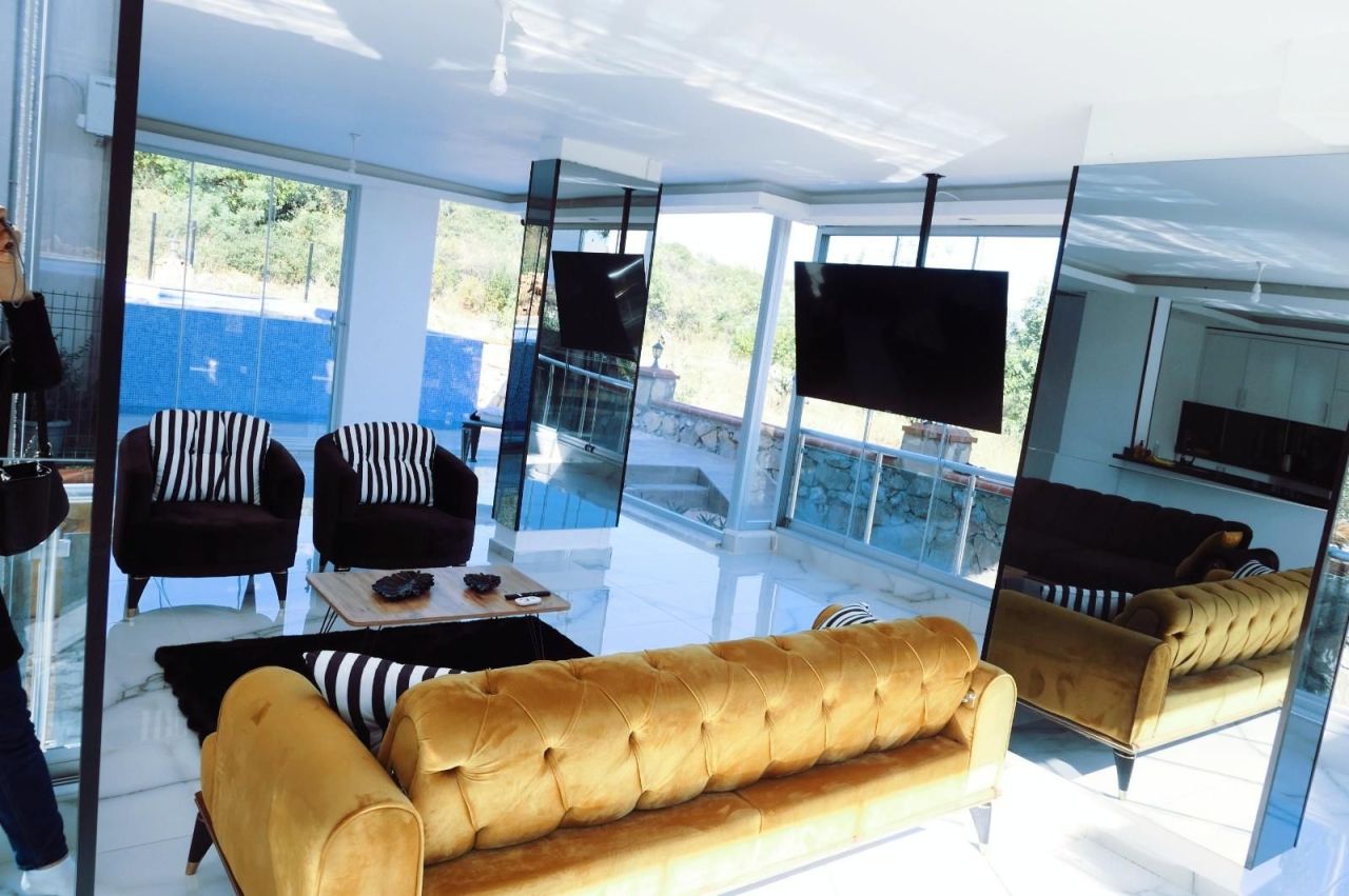 Вилла в Алании, Турция, 400 м² - фото 1