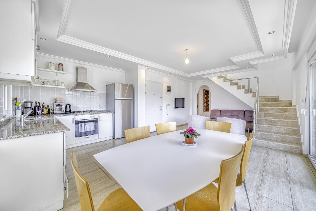 Пентхаус в Конаклы, Турция, 200 м² - фото 1