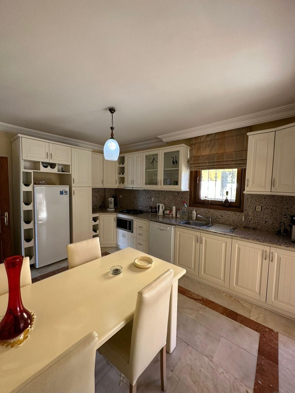 Вилла в Кестеле, Турция, 300 м² - фото 2