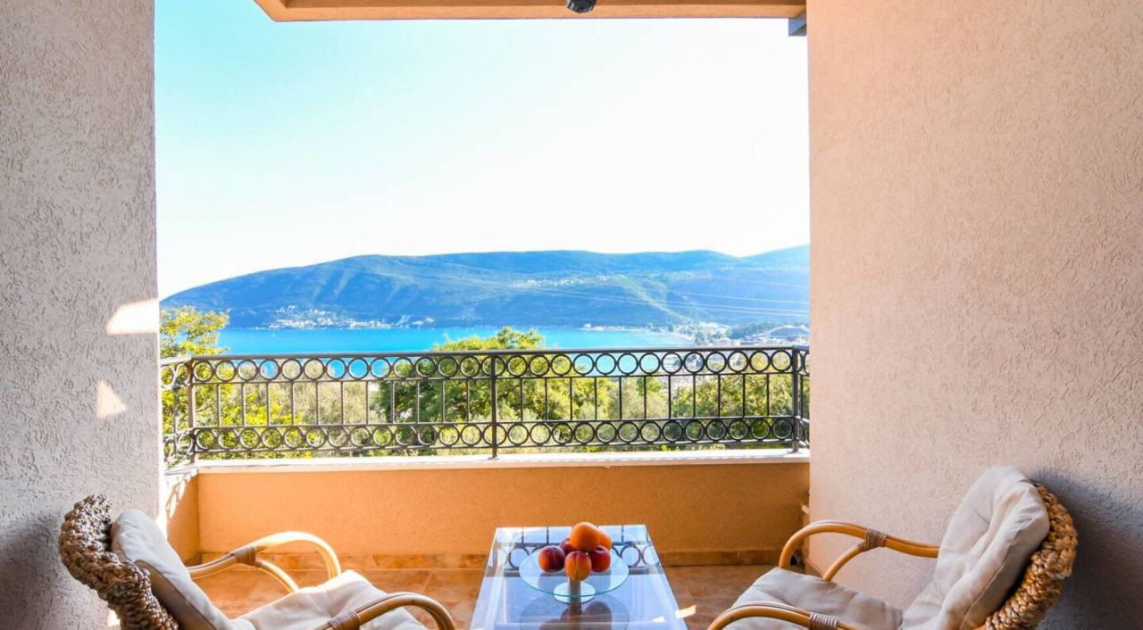 Квартира в Херцег-Нови, Черногория, 73 м² - фото 11