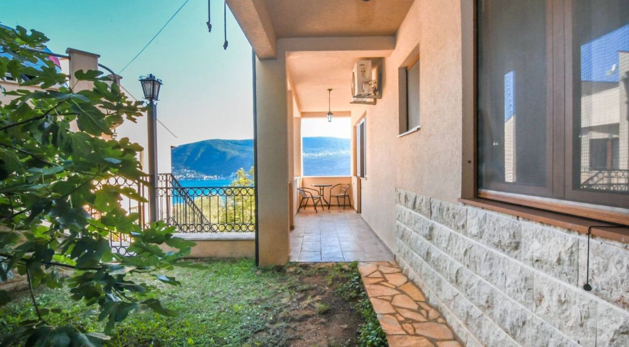 Квартира в Херцег-Нови, Черногория, 73 м² - фото 9