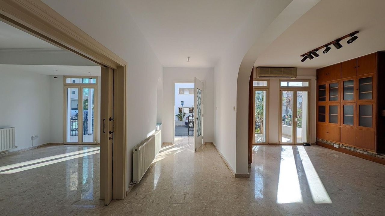 Коммерческая недвижимость в Ларнаке, Кипр, 607 м² - фото 5