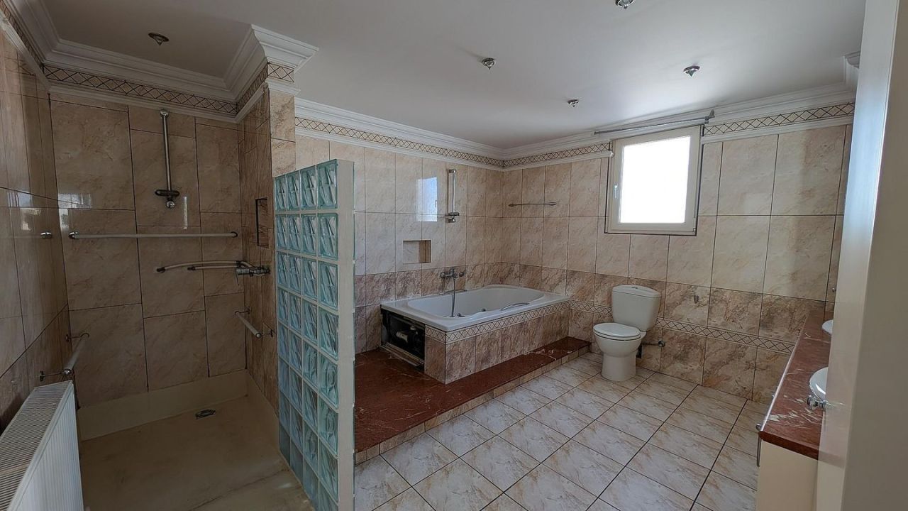 Коммерческая недвижимость в Ларнаке, Кипр, 607 м² - фото 11