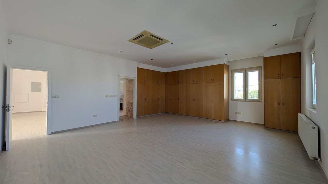 Коммерческая недвижимость в Ларнаке, Кипр, 607 м² - фото 13