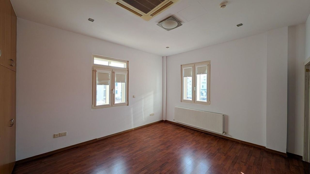 Коммерческая недвижимость в Ларнаке, Кипр, 607 м² - фото 14