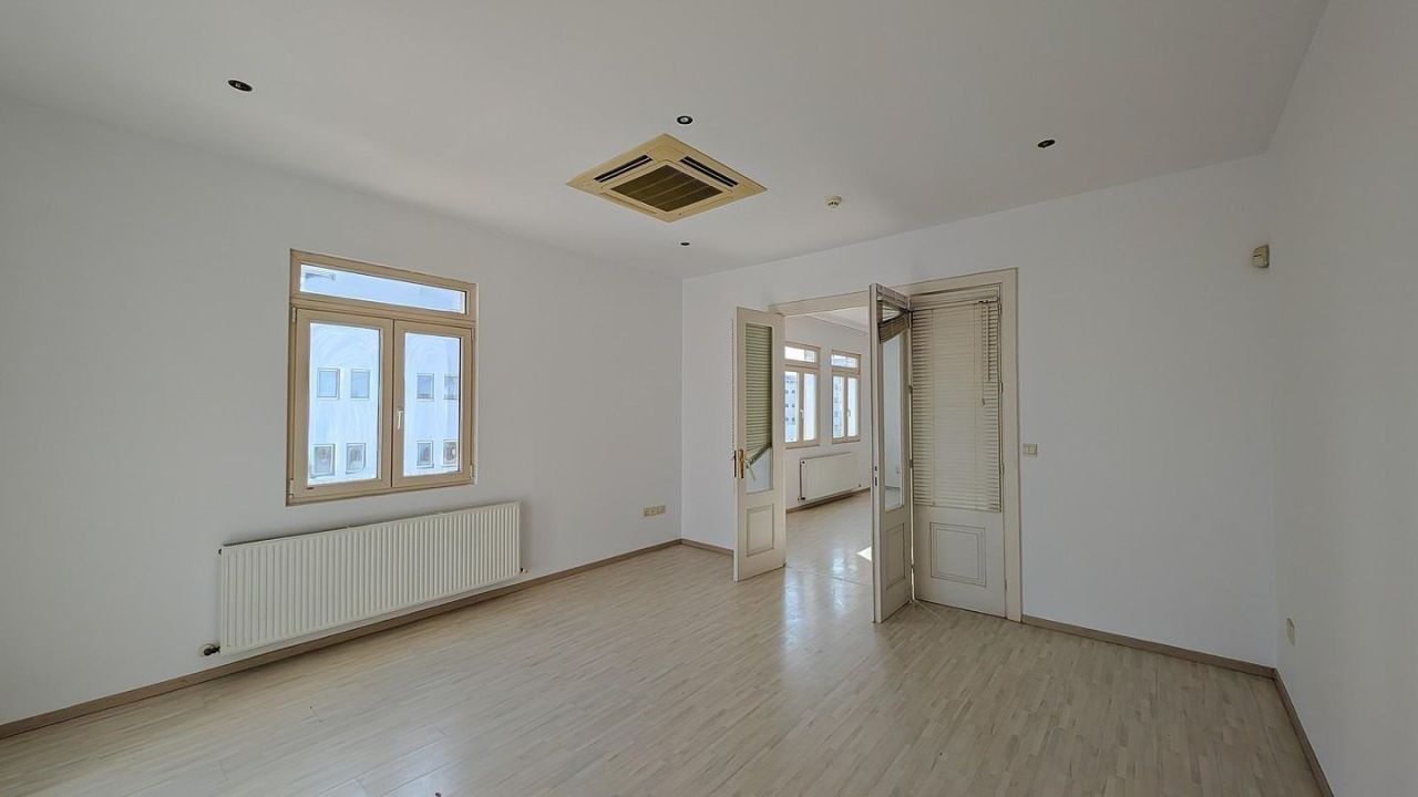 Коммерческая недвижимость в Ларнаке, Кипр, 607 м² - фото 15