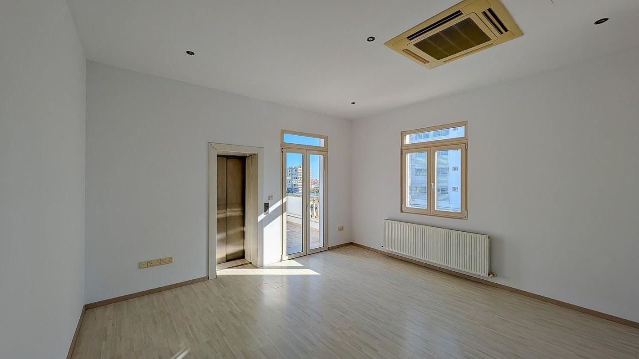 Коммерческая недвижимость в Ларнаке, Кипр, 607 м² - фото 18