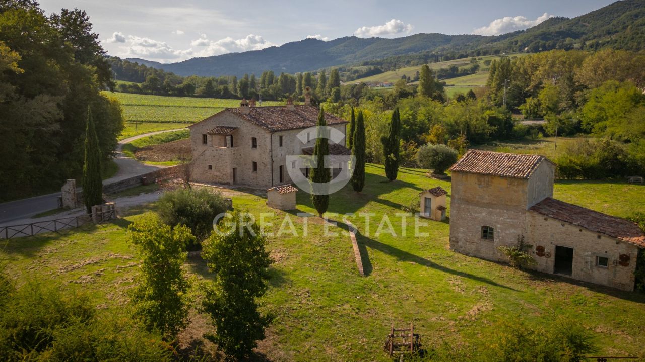 Дом в Умбертиде, Италия, 398.65 м² - фото 1