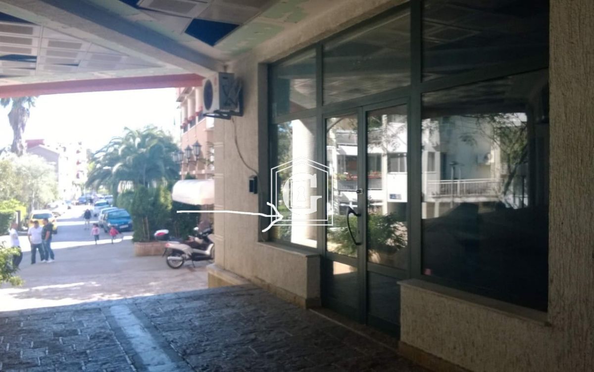 Коммерческая недвижимость в Будве, Черногория, 28 м² - фото 1