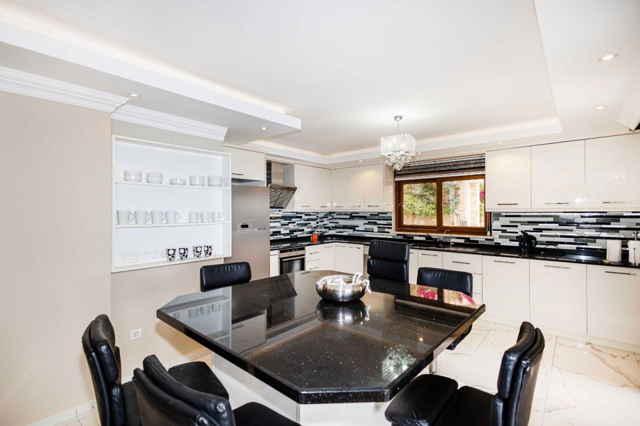 Вилла в Алании, Турция, 240 м² - фото 9