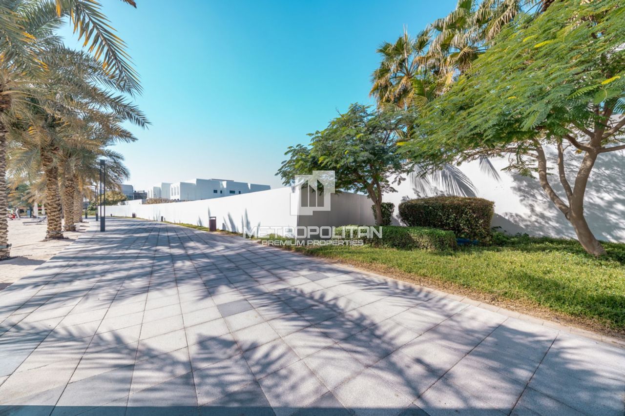 Земля в Дубае, ОАЭ, 4 839 м² - фото 2