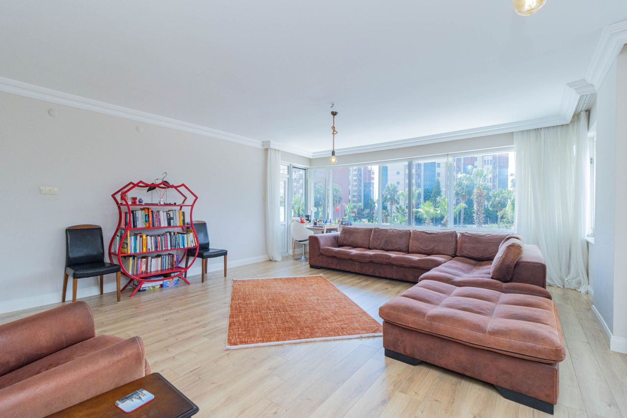 Квартира в Анталии, Турция, 200 м² - фото 2