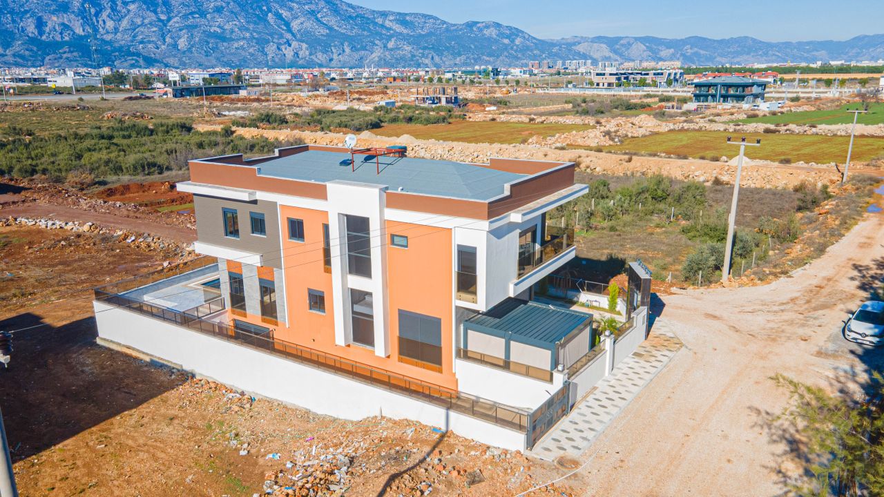 Вилла в Анталии, Турция, 600 м² - фото 2