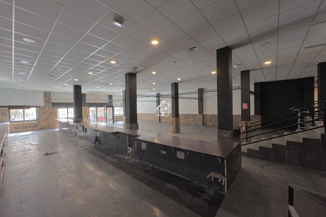 Производство в Торревьехе, Испания, 780 м² - фото 1