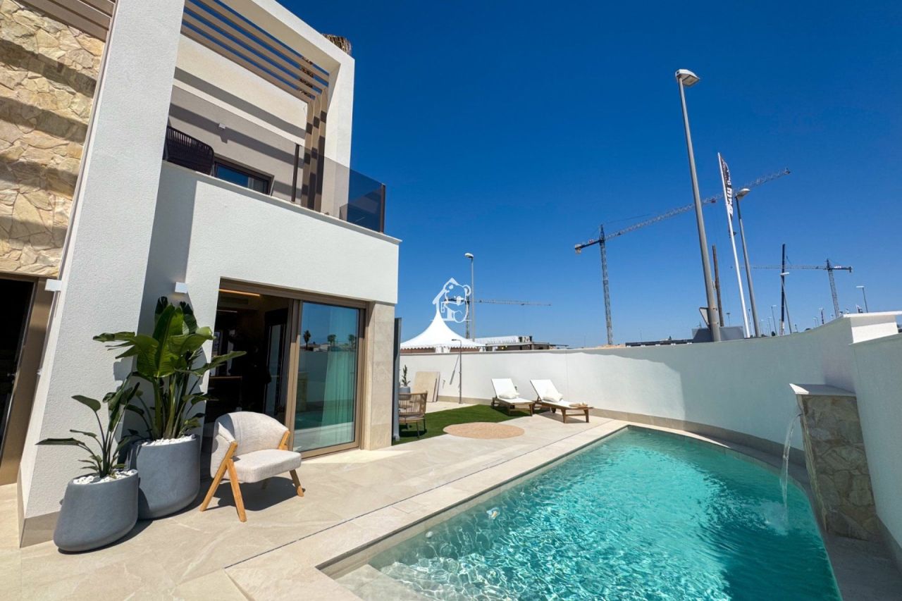 Вилла в Рохалесе, Испания, 93 м² - фото 1