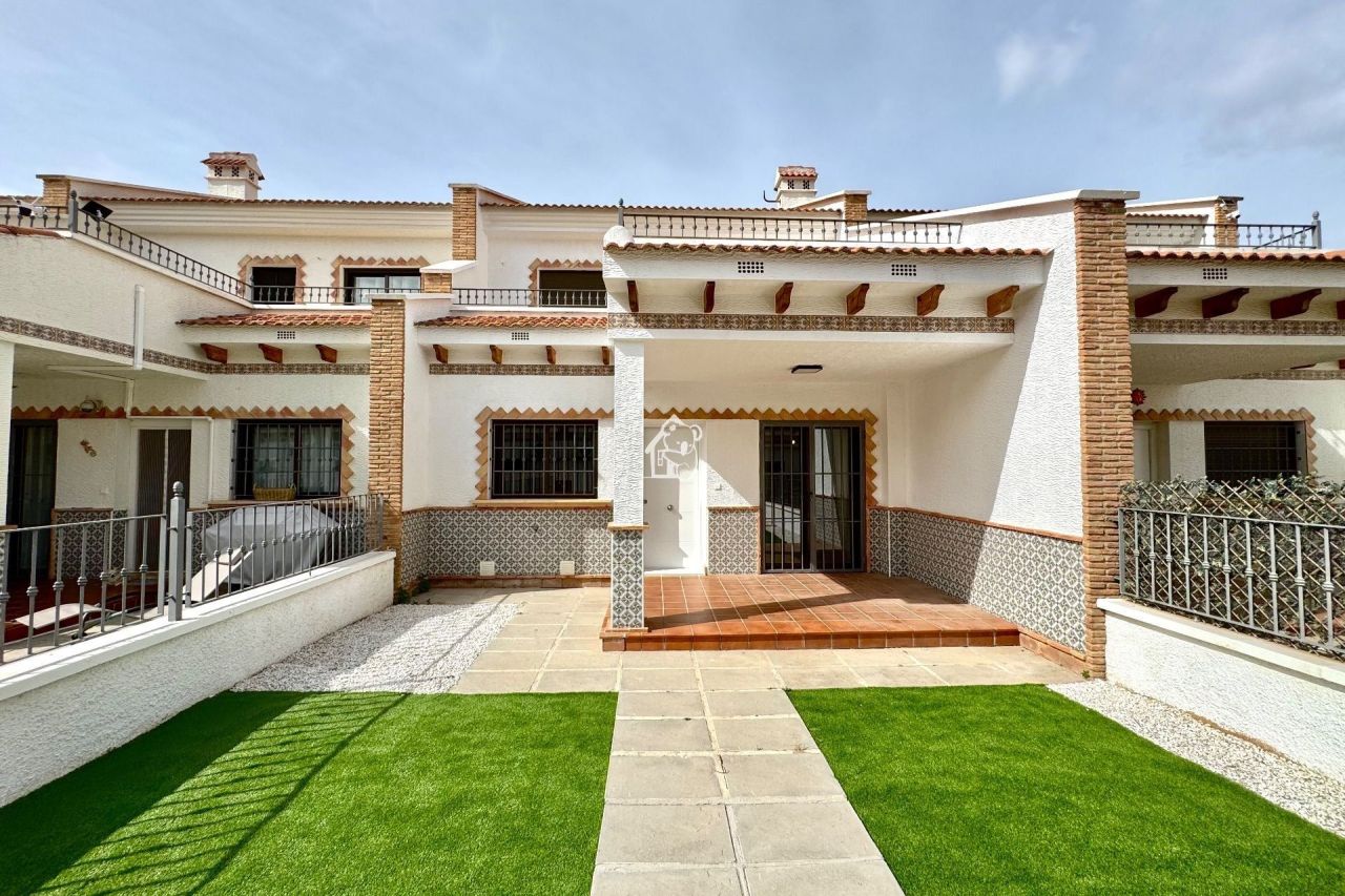 Шале в Сан-Мигель де Салинас, Испания, 106 м² - фото 1