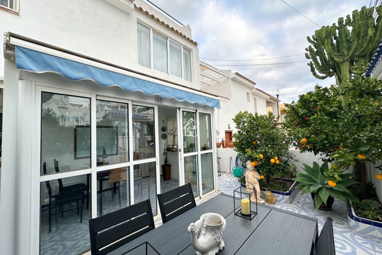 Шале в Сан-Мигель де Салинас, Испания, 110 м² - фото 1