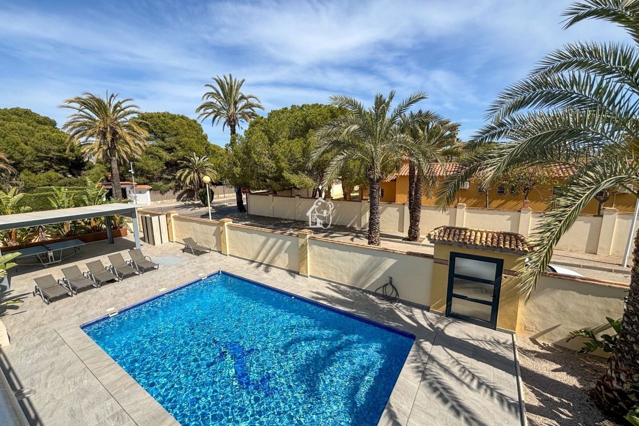 Вилла в Ориуэла Коста, Испания, 180 м² - фото 1