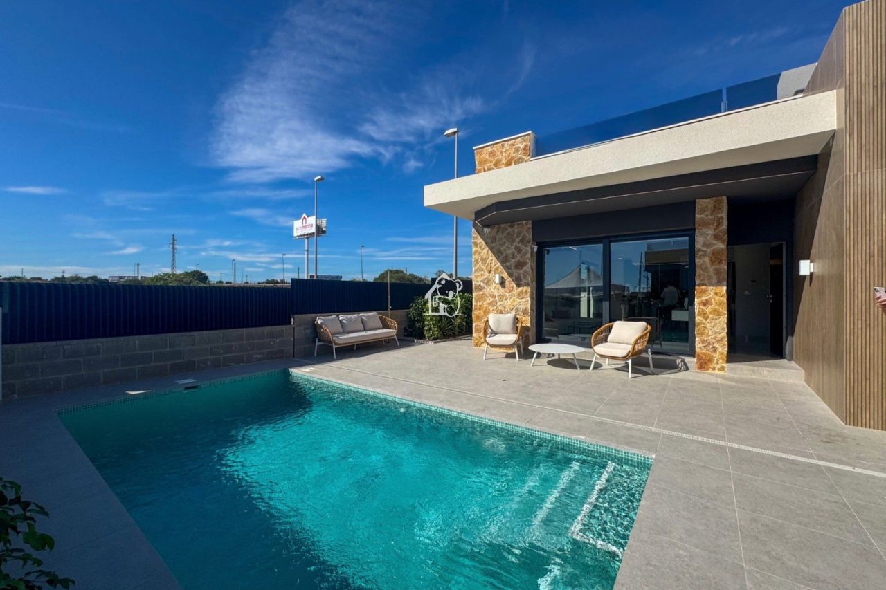 Вилла в Сьюдад-Кесада, Испания, 167 м² - фото 1