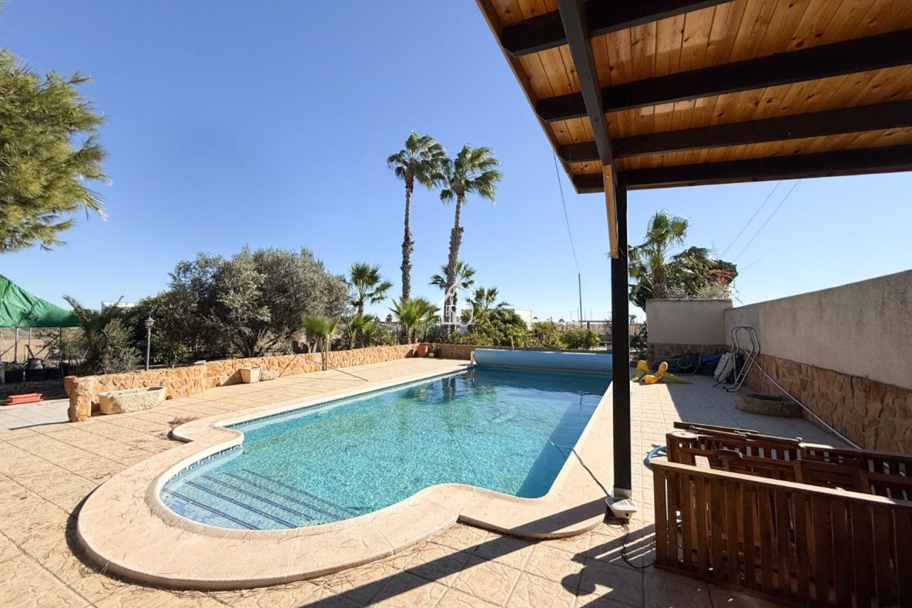 Дом в Пилар-де-ла-Орадада, Испания, 200 м² - фото 1