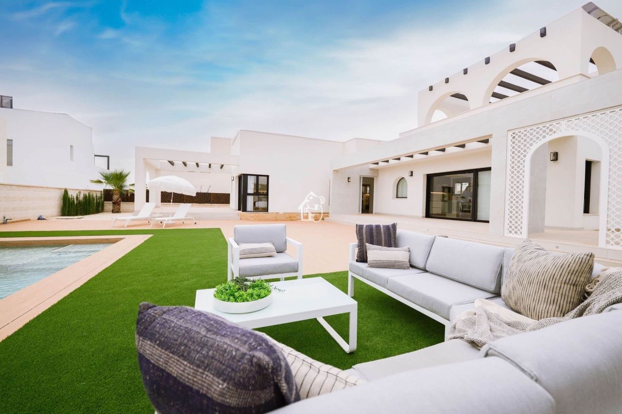 Вилла в Сьюдад-Кесада, Испания, 205 м² - фото 2