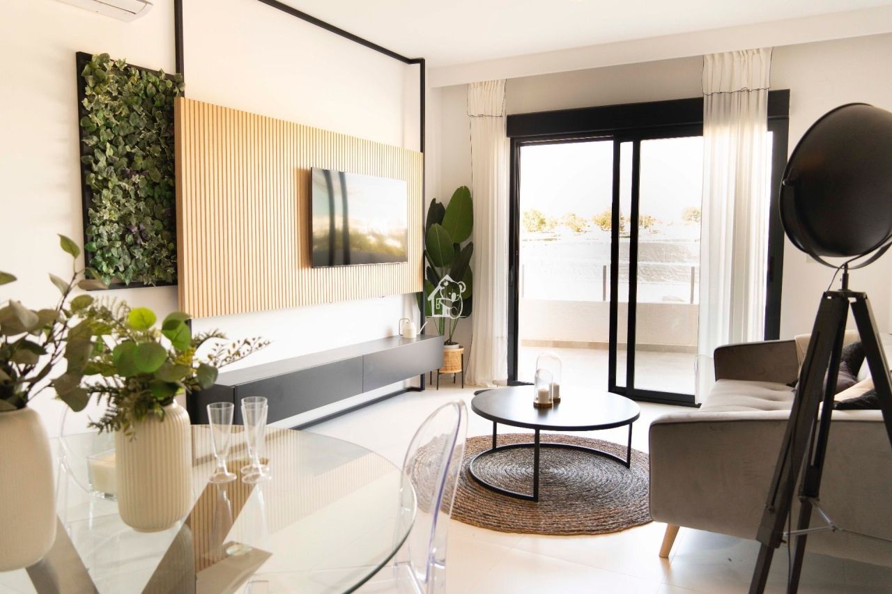 Квартира в Сан-Мигель де Салинас, Испания, 100 м² - фото 2