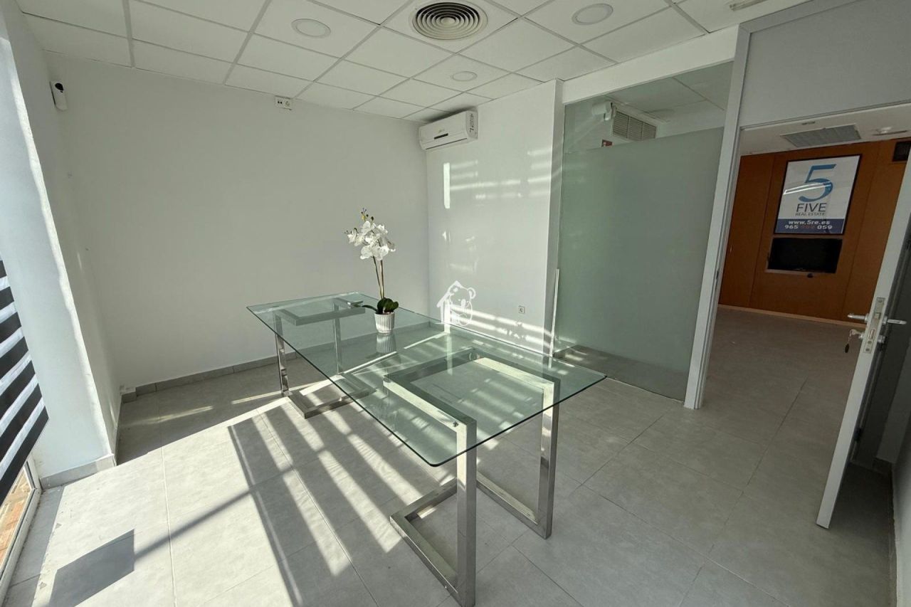 Офис в Пилар-де-ла-Орадада, Испания, 70 м² - фото 2