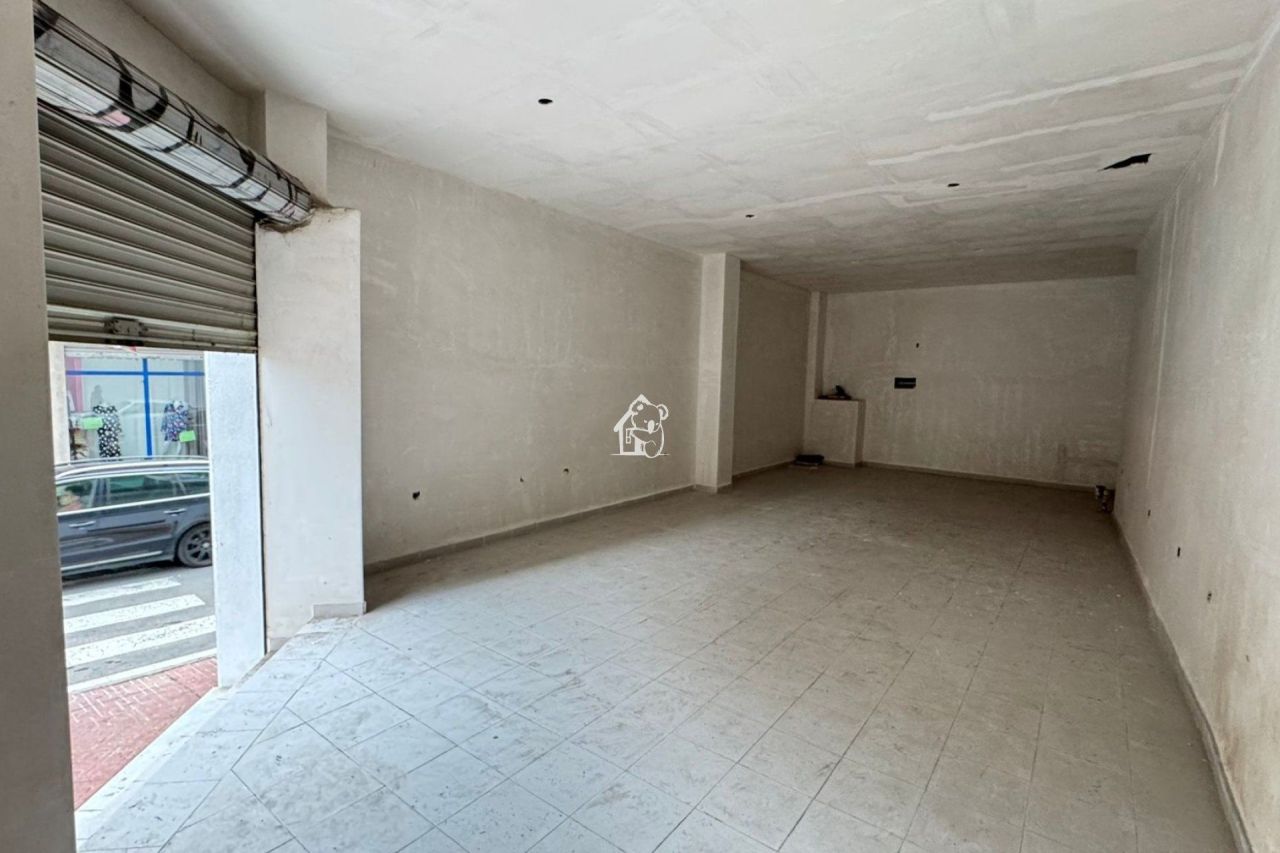 Магазин в Торревьехе, Испания, 65 м² - фото 2