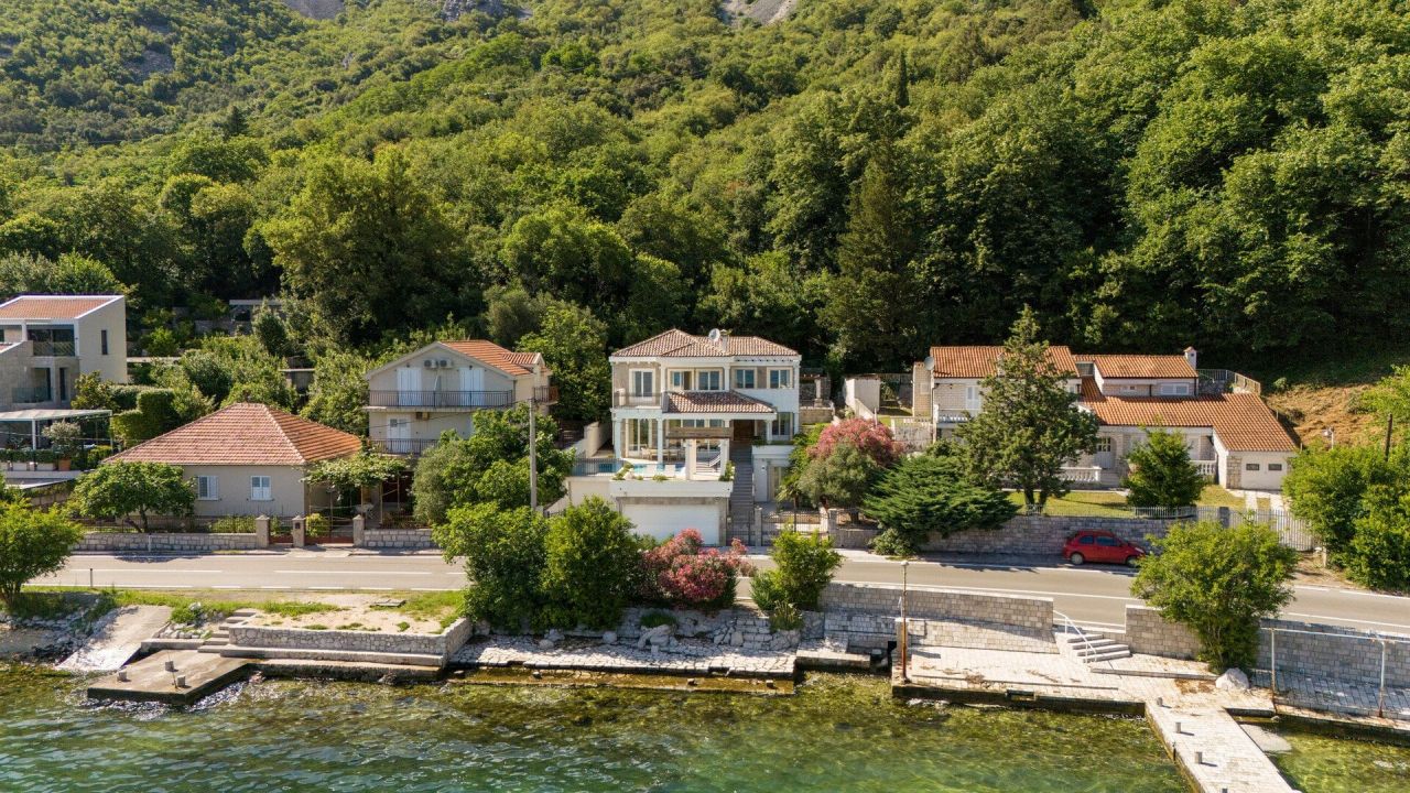 Вилла в Которе, Черногория, 405 м² - фото 2