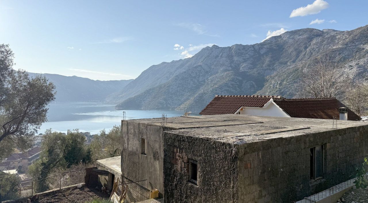 Дом в Рисане, Черногория, 75 м² - фото 1