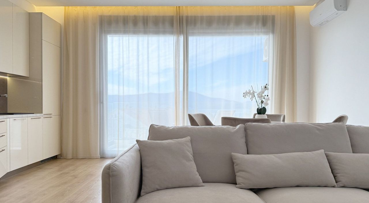 Квартира в Тивате, Черногория, 76 м² - фото 1