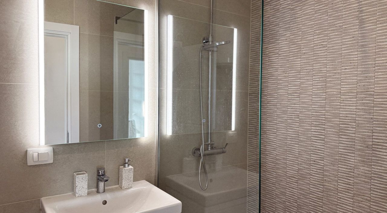 Квартира в Тивате, Черногория, 76 м² - фото 11