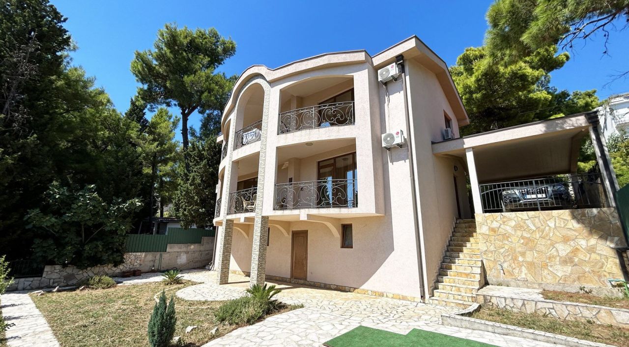 Вилла в Баре, Черногория, 200 м² - фото 1