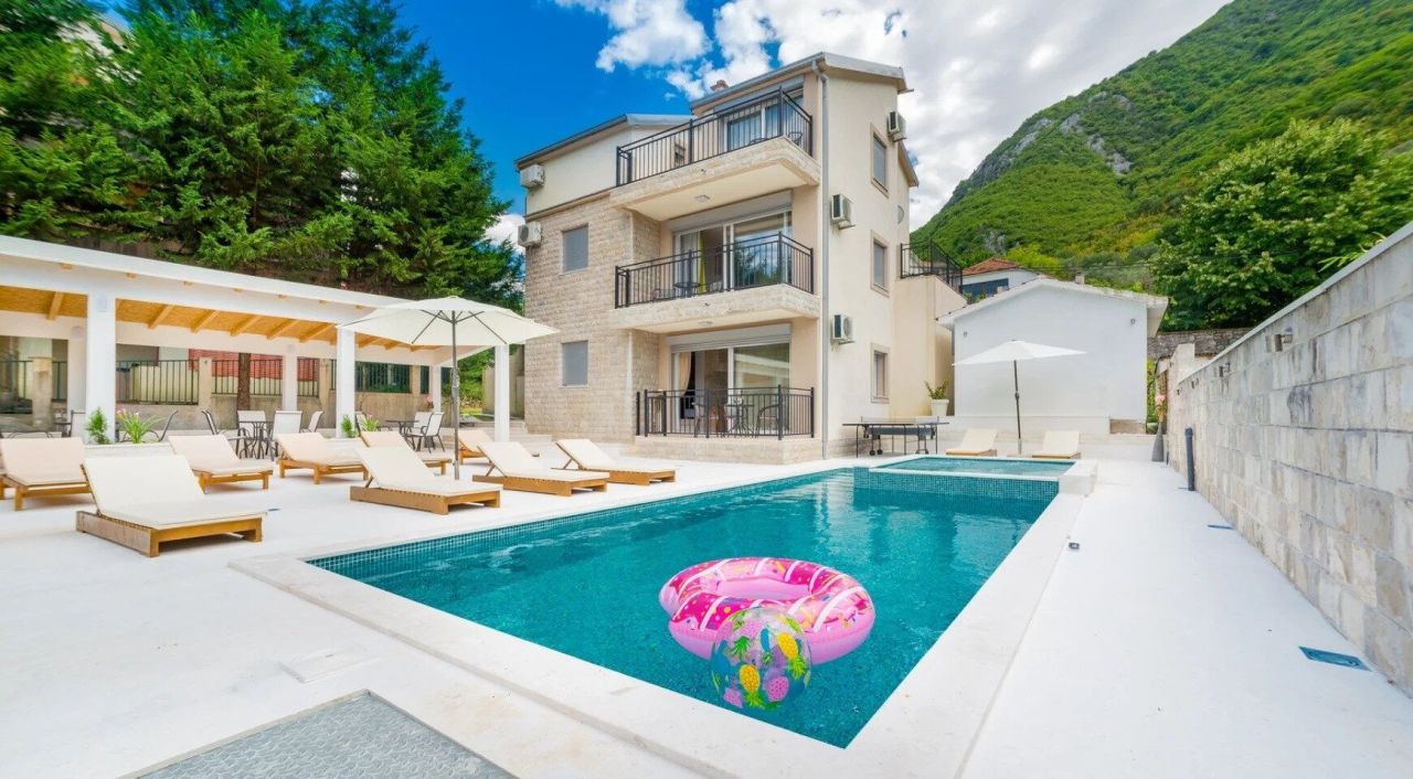 Вилла в Столиве, Черногория, 350 м² - фото 1