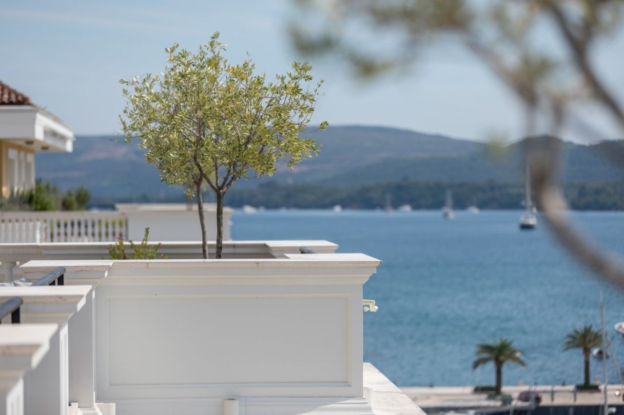 Апартаменты в Тивате, Черногория, 595 м² - фото 15