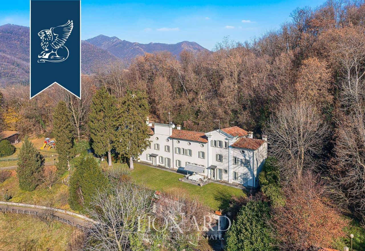 Вилла в Бергамо, Италия, 800 м² - фото 1