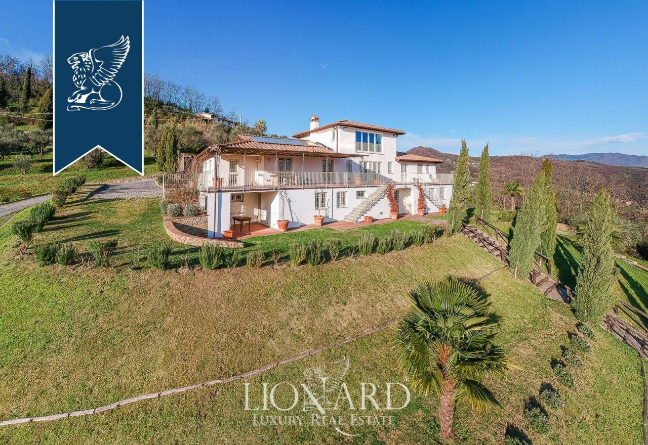 Вилла в Лукке, Италия, 680 м² - фото 1