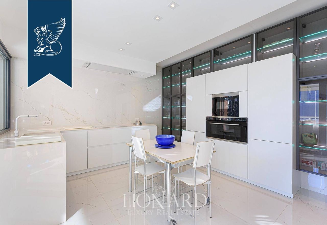 Вилла в Комо, Италия, 400 м² - фото 13