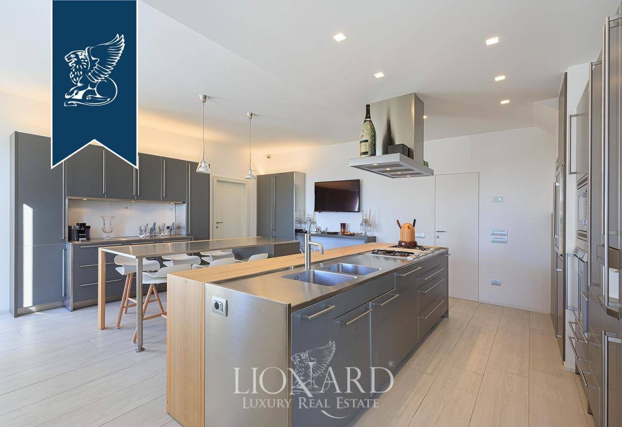 Вилла в Бергамо, Италия, 800 м² - фото 15