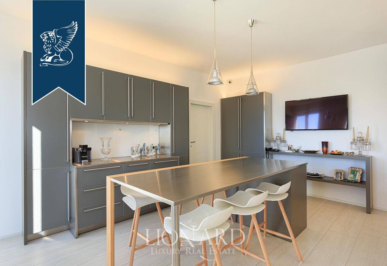 Вилла в Бергамо, Италия, 800 м² - фото 16